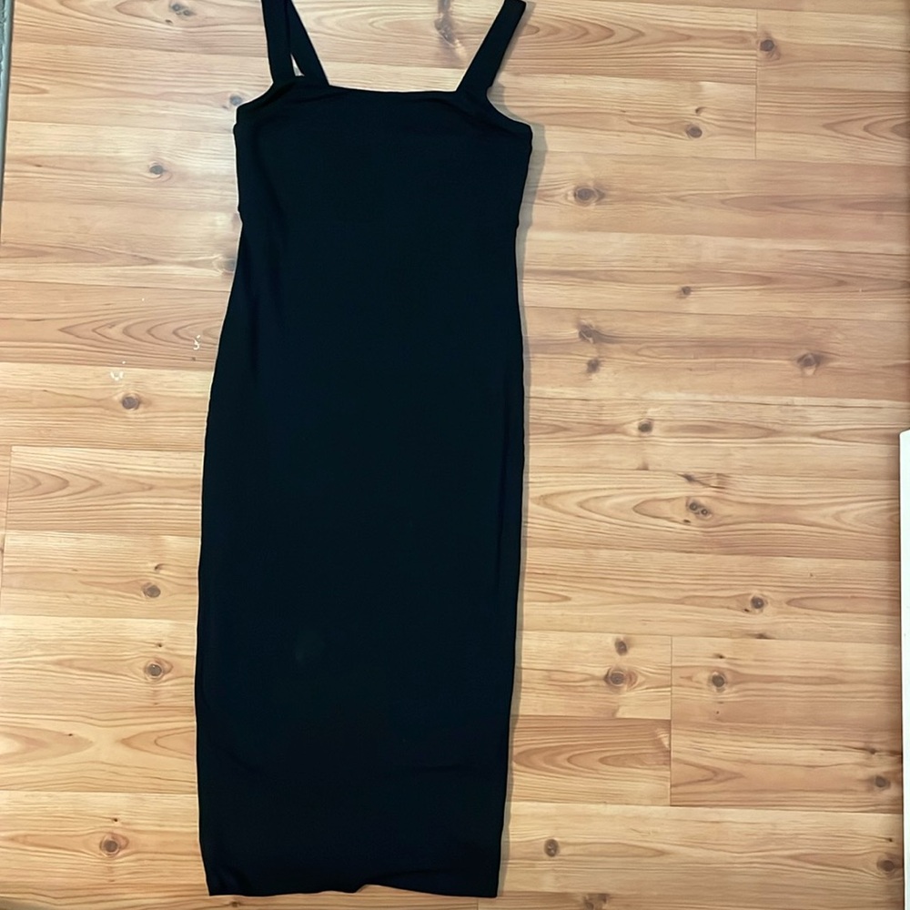 Black midi Good American dress.